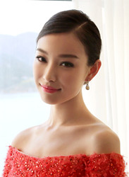 倪妮红裙压轴电影节