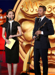 周迅张涵予同颁最佳女主角奖