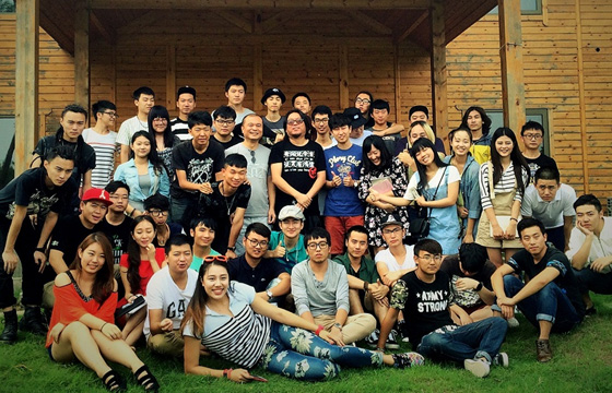 高晓松走进青春音乐公社 自嘲"颜值"不如李健