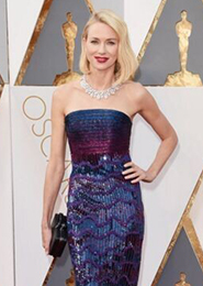 娜奥米沃茨亮相