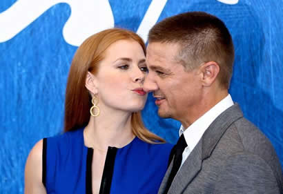 影片《降临》主创亮相威尼斯电影节