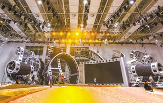 第25届中国金鸡百花电影节进行最后的准备