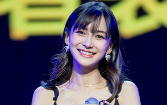 Angelababy出席百花奖表彰 谦逊表示：已很满足