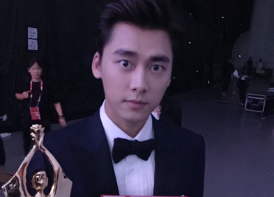 百花奖老将新兵群雄逐鹿李易峰&ldquo;小炮儿&rdquo;展露锋芒获最佳男配