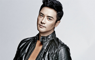 劉曉虎曝炫酷時尚寫真 機車皮衣上演眼神殺