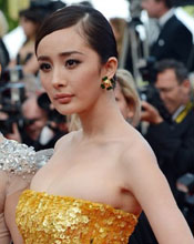 杨幂戛纳亮相气场不足