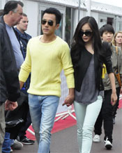 杨幂刘恺威情侣装戛纳漫步