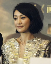 《画皮2》亮相 周迅银装知性