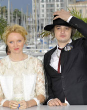 达赫迪亮相发布会雅痞范儿十足