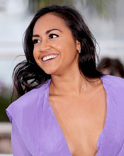 《蓝宝石》首映 美女主演现身