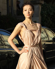 齐溪戛纳街拍 素雅长裙东方美