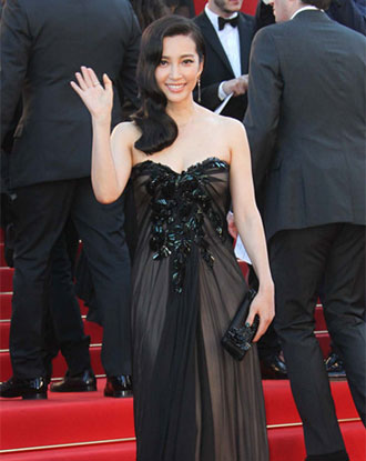 米拉李冰冰戛纳会师 互夸帅气柔美
