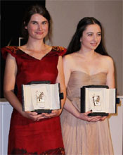 弗卢图尔、斯特拉坦获最佳女演员奖