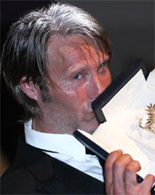 麦德斯·米科尔森获最佳男演员奖