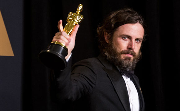 卡西&middot;阿弗莱克获最佳男主角