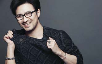 汪峰再登湖南卫视跨年 摇滚硬汉展柔情　