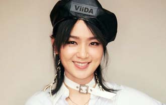 周笔畅加盟湖南卫视跨年 收起酷劲变文艺