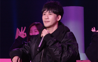 湖南卫视跨年彩排直击：大张伟彩排逗乐全场