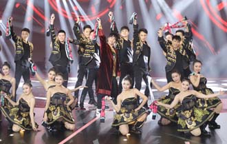 大张伟央视新年晚会彩排 首唱新歌