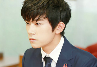 易烊千玺获最具公益影响力明星奖