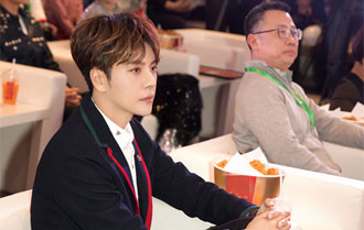 徐海乔亮相爱心拍卖 传递公益正能量