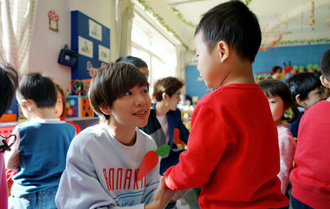 许飞爱耳公益 用音乐唤醒孩子对声音的渴望