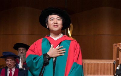 斩获第六个名校荣誉博士