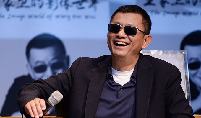 北影节评委会主席王家卫成北电名誉教授