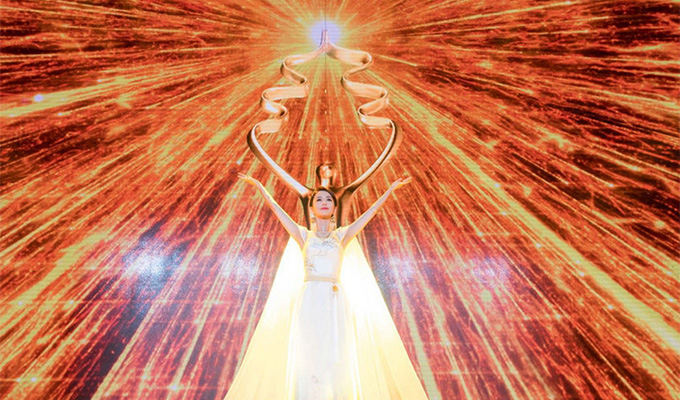 佟丽娅任首位&ldquo;天坛女神&rdquo; 尽显大美中国风