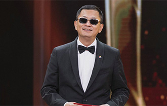 北影节评委会主席王家卫致敬女性电影创作者