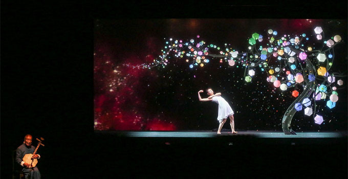 张艺谋《对话·寓言2047》第一季首演