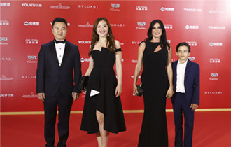 《柔情史》主创亮相上影节红毯