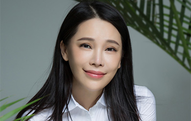 新华娱乐六月公益之星孔维 如阳光般温暖