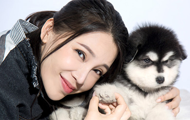 新华娱乐六月公益之星孔维 如阳光般温暖