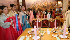 朝韩离散家属在朝鲜金刚山共进晚餐