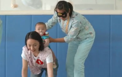 “ONE NIGHT 给小孩”五周年 周迅讲述五年关爱故事