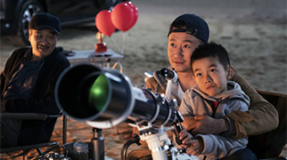 吴京献声《流浪地球》父子特辑