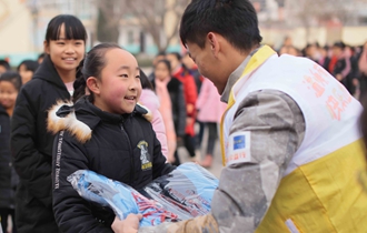 《快乐大本营》关注山区儿童带去关爱
