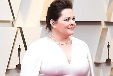 【红毯】梅丽莎&middot;麦卡西入围影后黑白look显干练