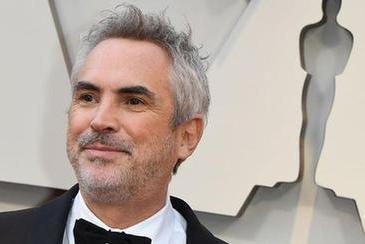 【红毯】阿方索&middot;卡隆凭《罗马》提名多项大奖 意气风发亮相