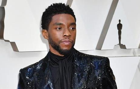 【红毯】&ldquo;黑豹&rdquo;查德维克&middot;博斯曼印花西装帅气亮相