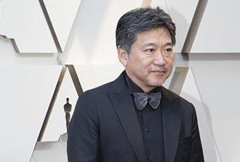 【紅毯】日本導演是枝裕和戴領結紳士范