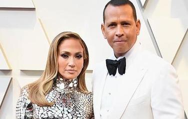 【红毯】詹妮弗&middot;洛佩兹亮片装红毯闪耀