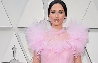 【红毯】凯西&middot;马斯格雷夫斯粉色蛋糕裙浪漫唯美