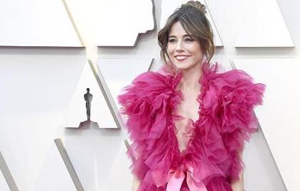 【红毯】琳达&middot;卡德里尼&ldquo;蛋糕裙&rdquo;花枝招展