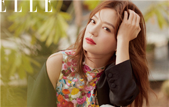 赵薇多款造型诠释时尚态度