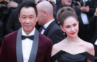 王学圻昆凌携《天火》亮相戛纳红毯