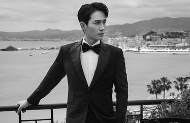 朱一龙亮相戛纳电影节红毯