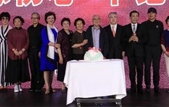 老中青电影人齐聚&ldquo;中影之夜&rdquo; 中影公布新片计划