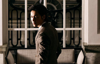 陈坤英伦绅士造型出席品牌大秀